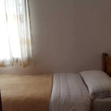 Hotel Bujtina E Bardhe Korce Exterior photo