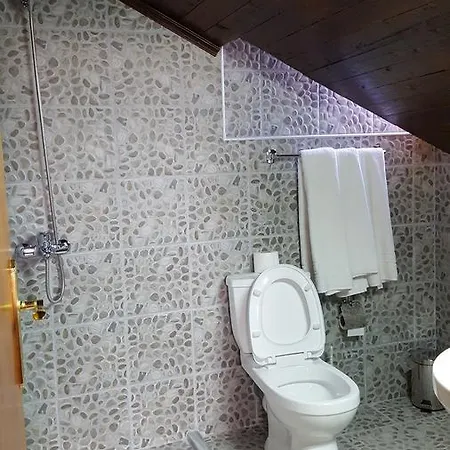 Hotel Bujtina E Bardhe Korce Exterior photo