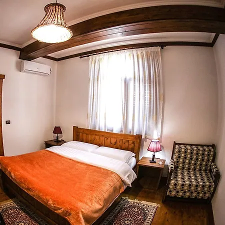 Hotel Bujtina E Bardhe Korce Exterior photo