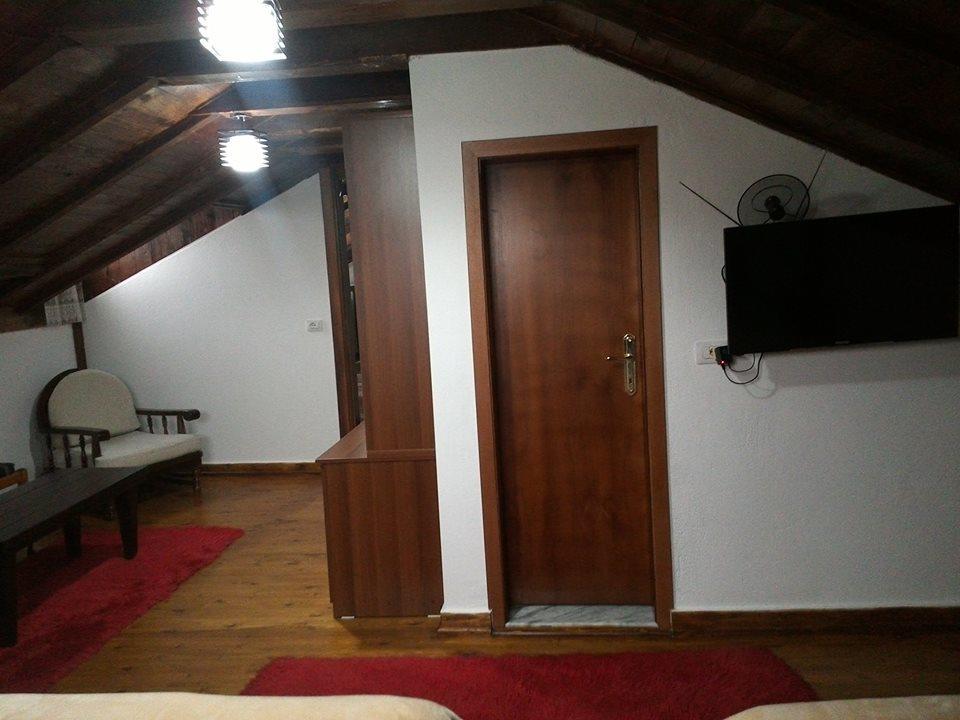 Hotel Bujtina E Bardhe 3*