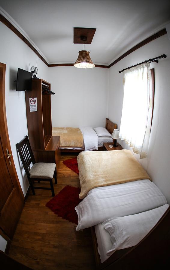 Hotel Bujtina E Bardhe 3*